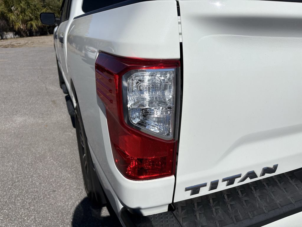 Used 2022 Nissan Titan SV image 13