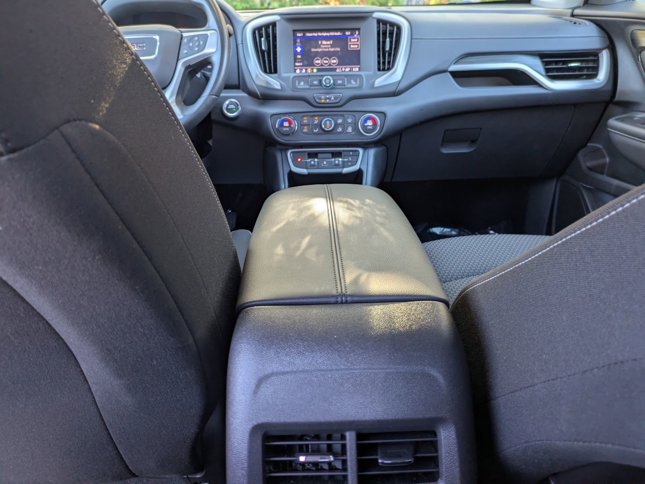 Used 2023 GMC Terrain SLE w/ Driver Convenience Package image 27