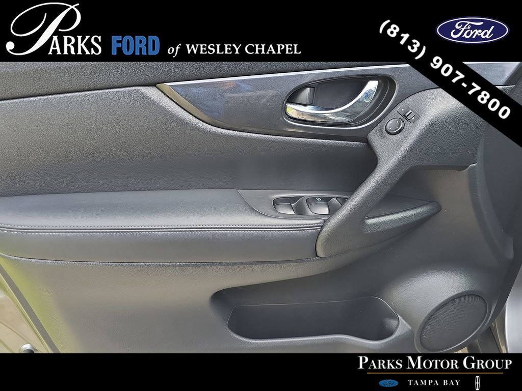 Used 2018 Nissan Rogue SV AWD/4WD image 16