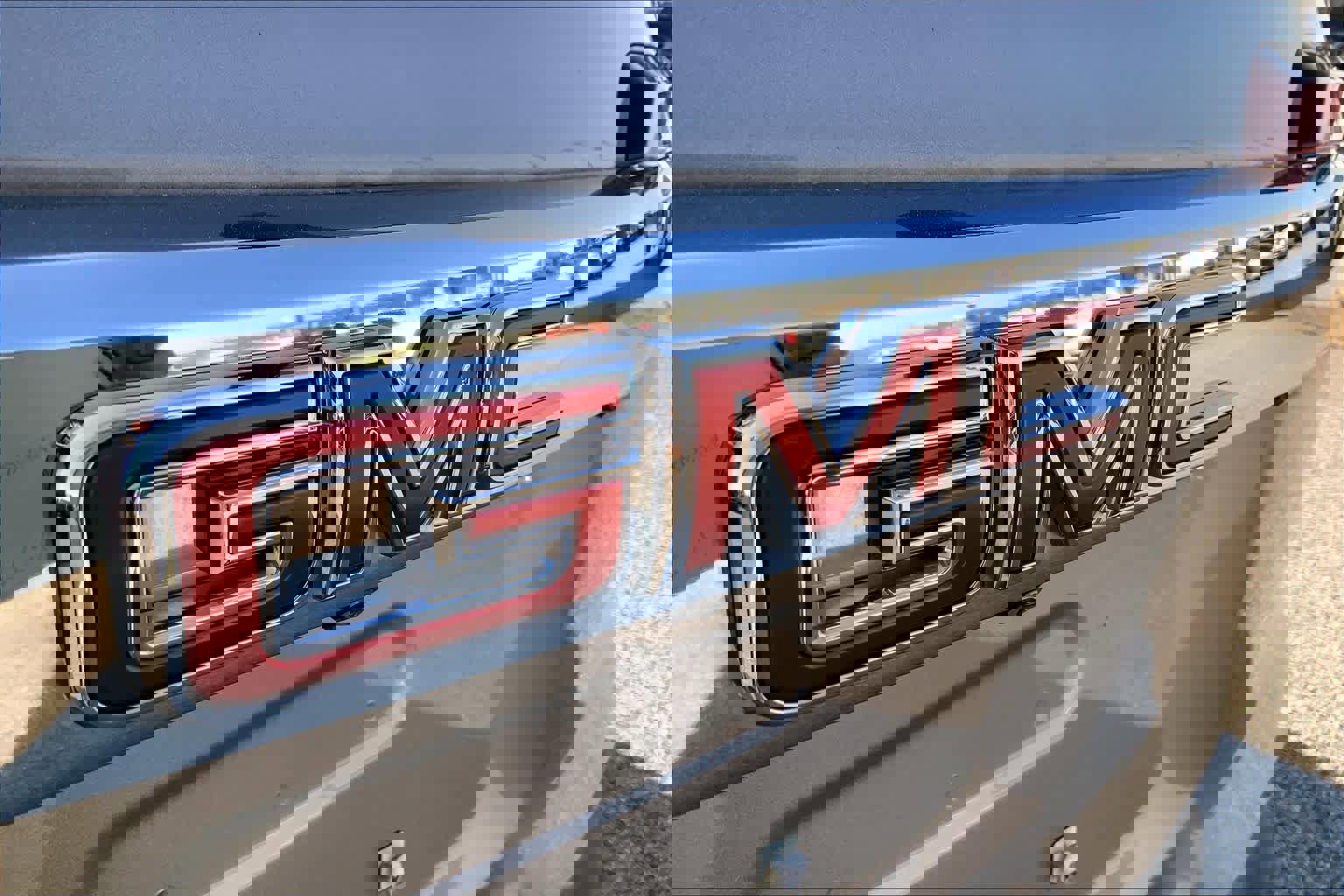 Used 2023 GMC Acadia SLE w/ Driver Convenience Package image 12