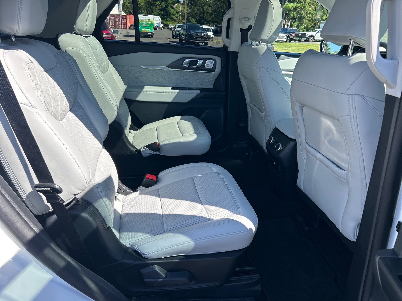 Certified 2025 Ford Explorer Platinum w/ Ultimate Package AWD/4WD image 20