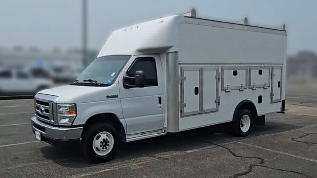 Certified 2017 Ford E-450 and Econoline 450 Super Duty w/ Power Windows & Locks Group RWD image 5