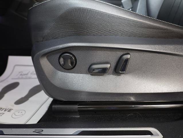 Used 2022 Volkswagen Tiguan SE R-Line image 19