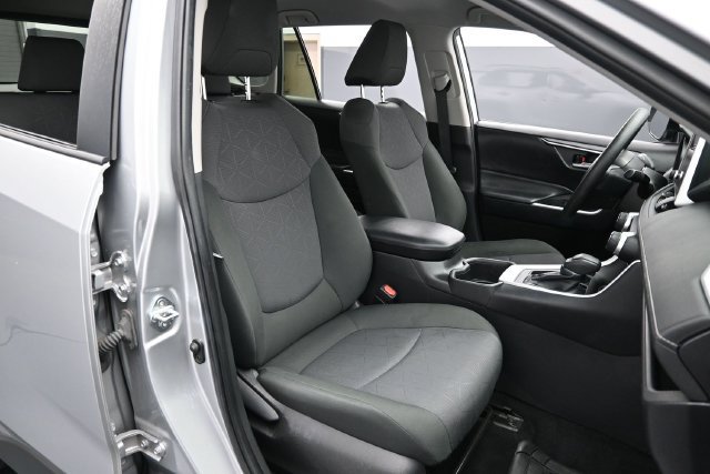 Used 2024 Toyota RAV4 XLE FWD image 28