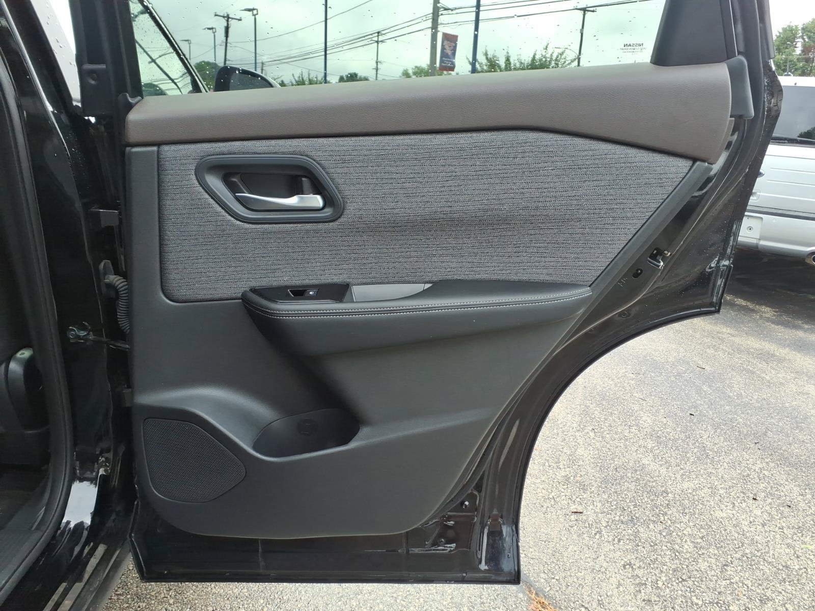 Used 2023 Nissan Rogue SV AWD/4WD image 27