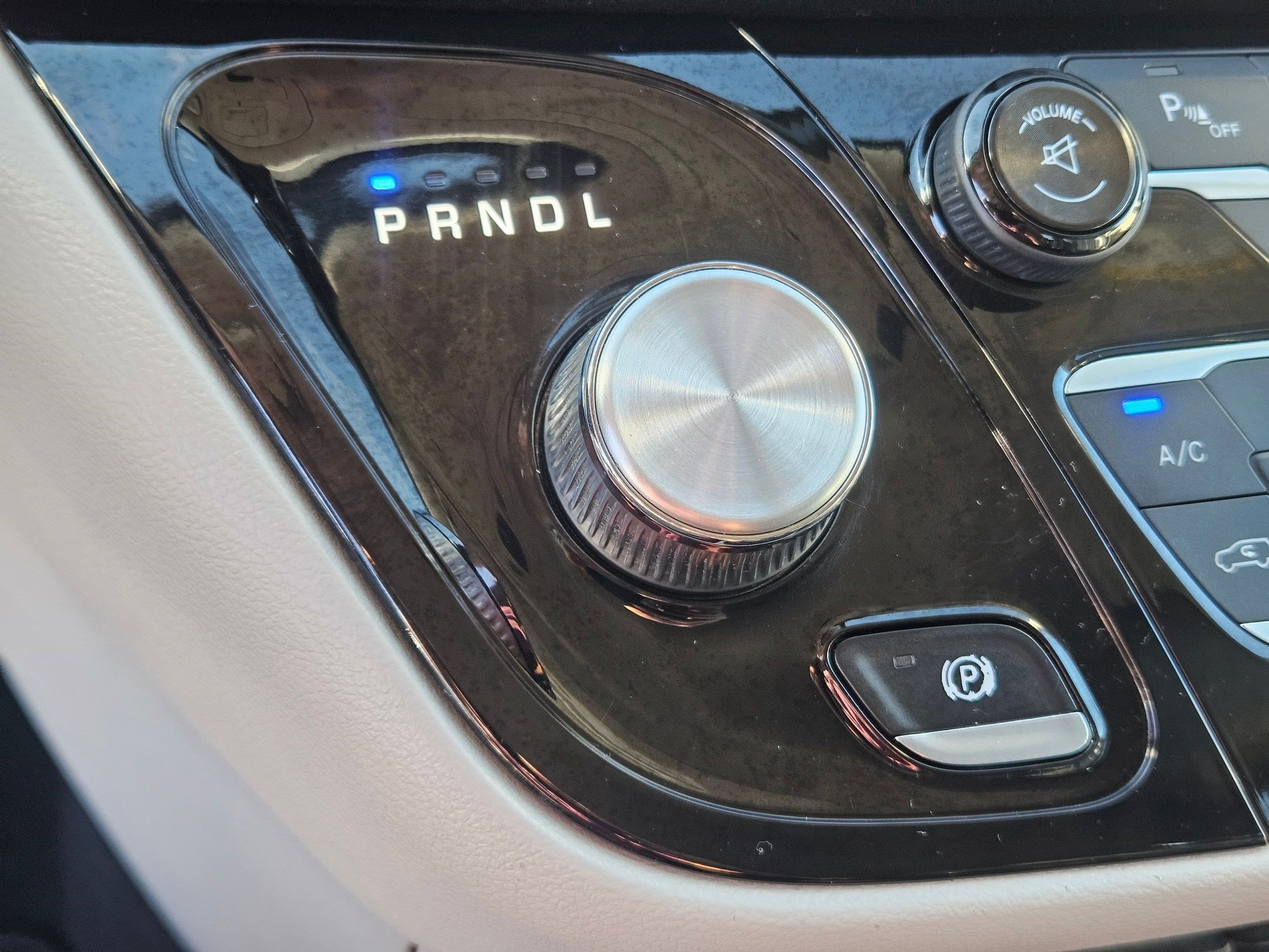 Used 2017 Chrysler Pacifica Touring-L FWD image 28