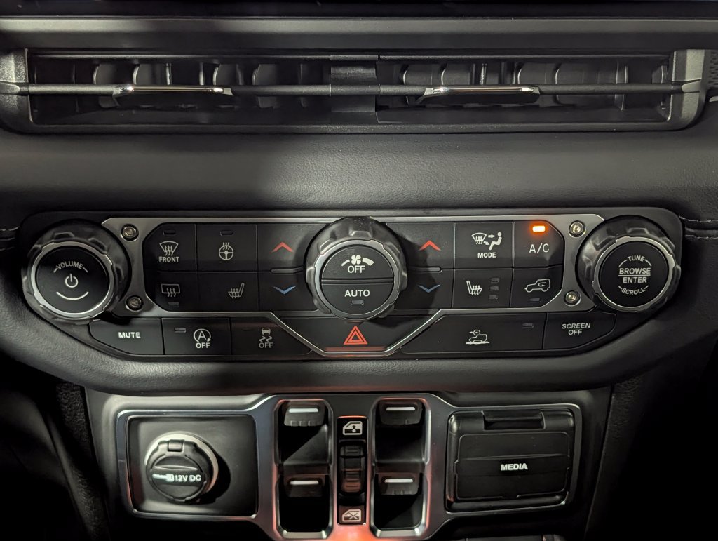 Used 2026 Jeep Gladiator Mojave AWD/4WD image 15