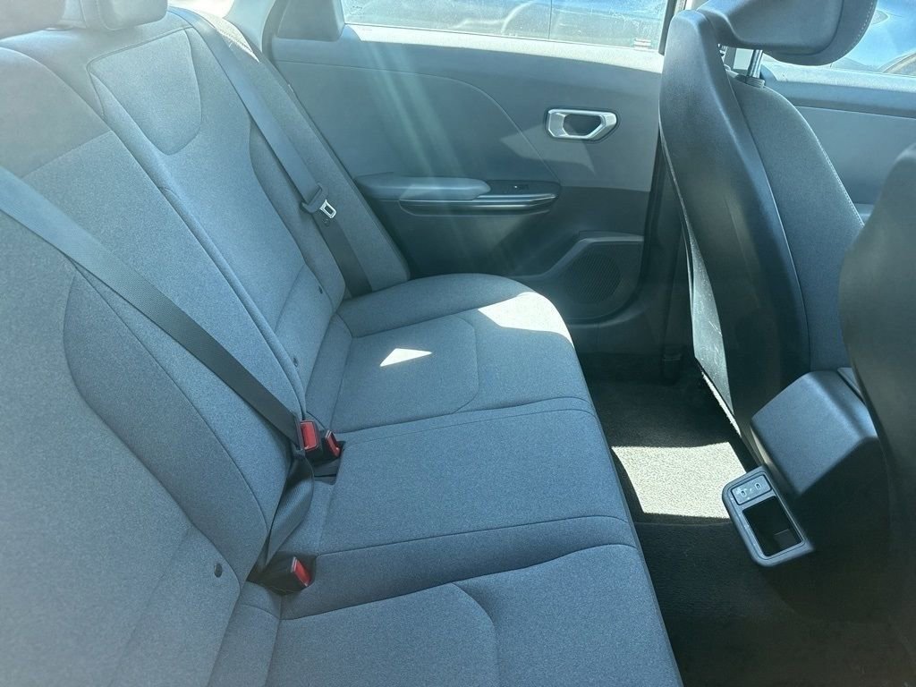 Used 2025 Kia K4 LXS image 7