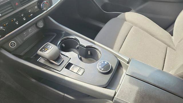 Used 2023 Nissan Rogue S image 14