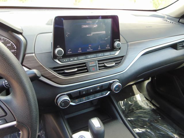 Used 2025 Nissan Altima 2.5 SV FWD image 12