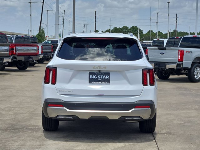 Used 2025 Kia Sorento S FWD image 4