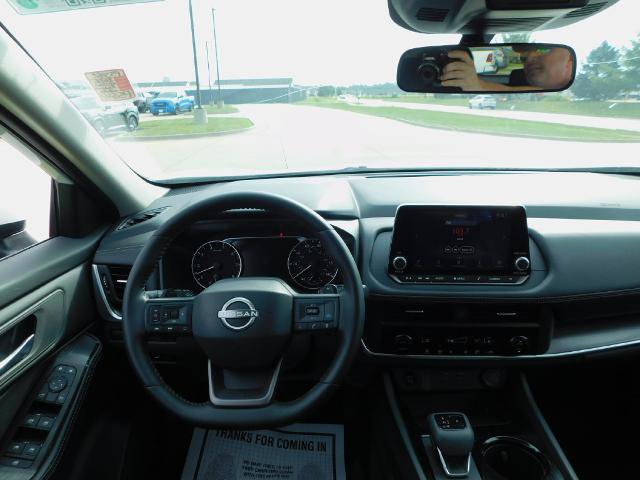 Used 2026 Nissan Rogue SV AWD/4WD image 7