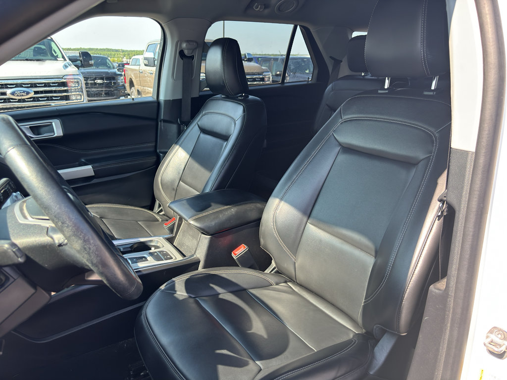 Certified 2022 Ford Explorer XLT w/ Equipment Group 202A RWD image 10