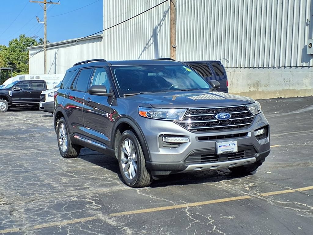 Certified 2021 Ford Explorer XLT w/ Equipment Group 202A AWD/4WD image 1