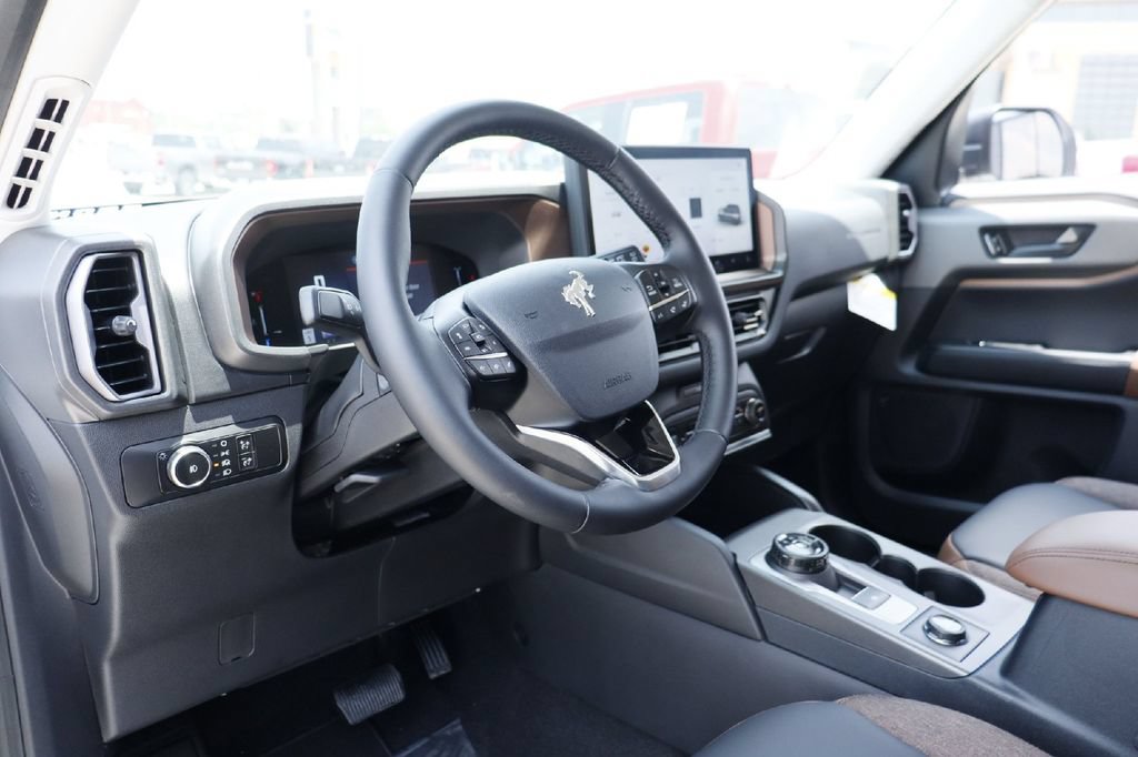 Certified 2026 Ford Bronco Sport Outer Banks w/ Outer Banks Tech Package+ AWD/4WD image 3