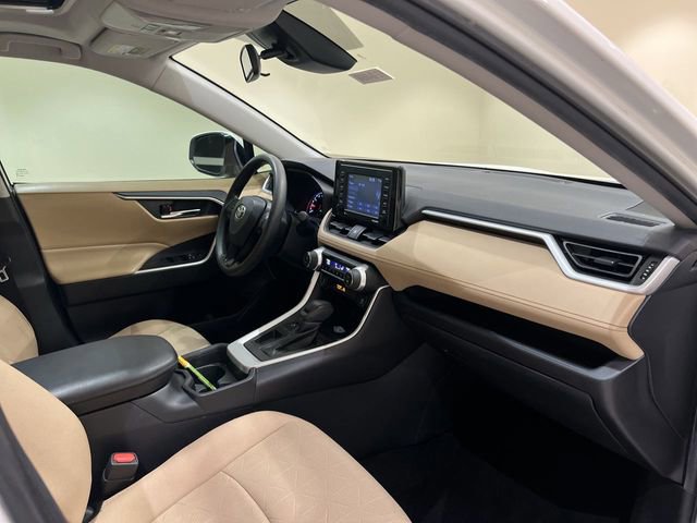 Used 2020 Toyota RAV4 XLE w/ Convenience Package image 24