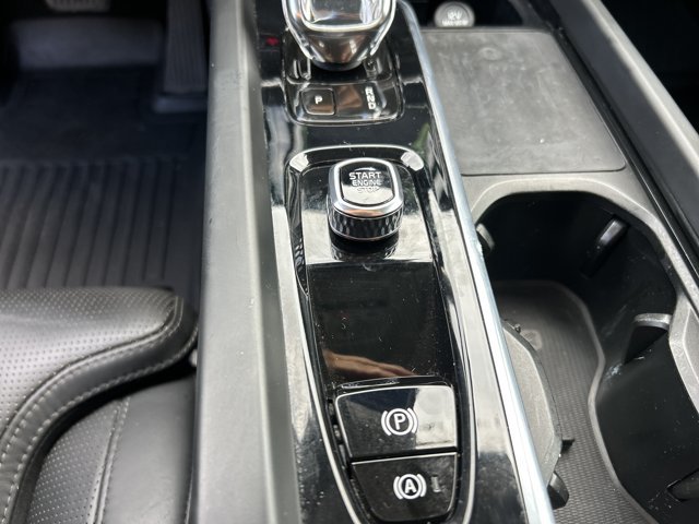 Used 2022 Volvo XC60 B5 Inscription w/ Protection Package Premier FWD image 24
