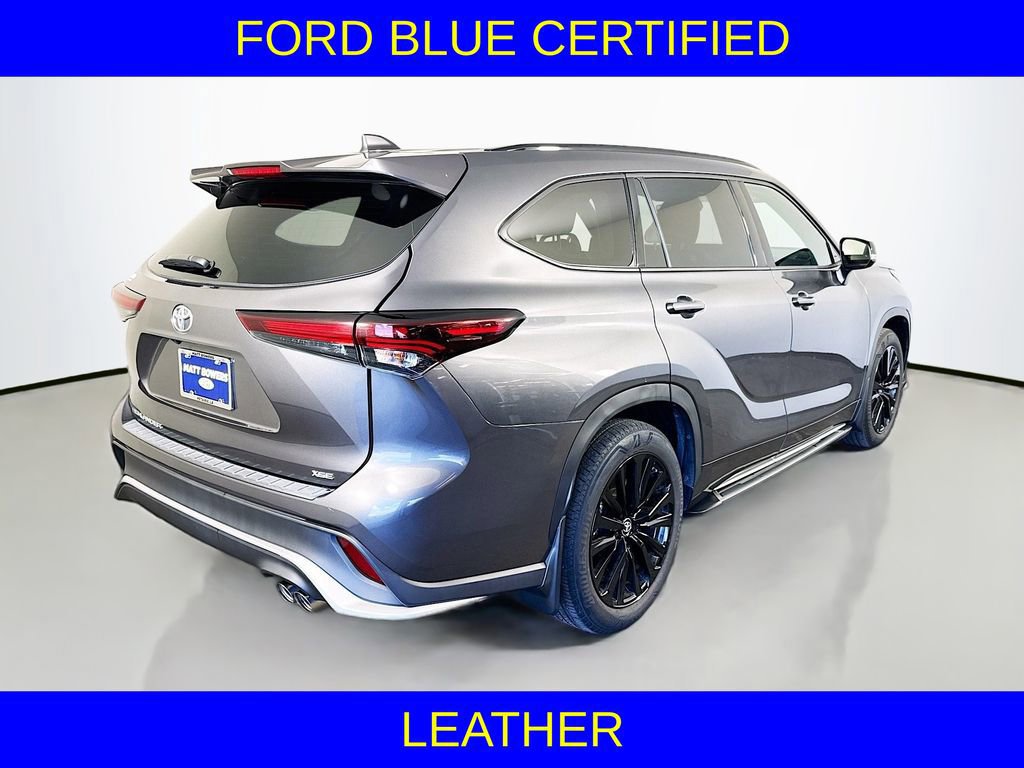 Used 2024 Toyota Highlander Limited image 3