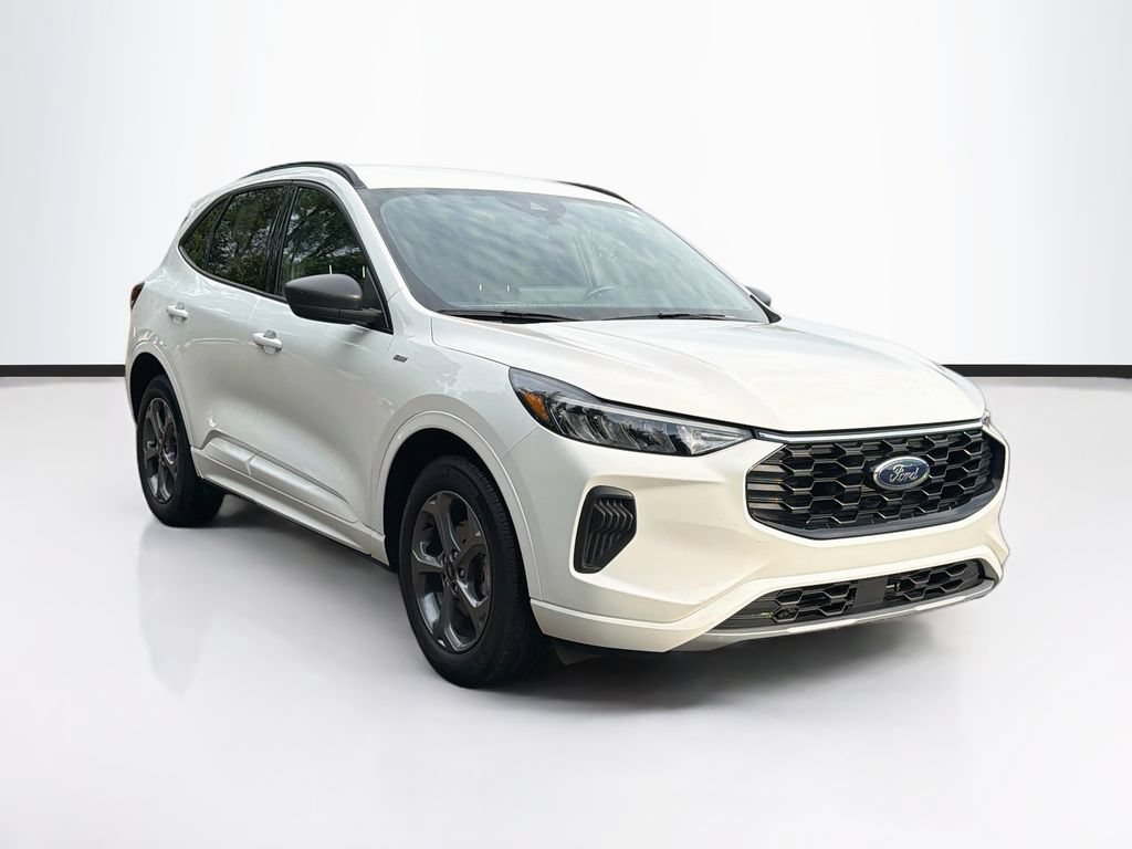 Certified 2023 Ford Escape ST-Line w/ Tech Pack #1 AWD/4WD image 3