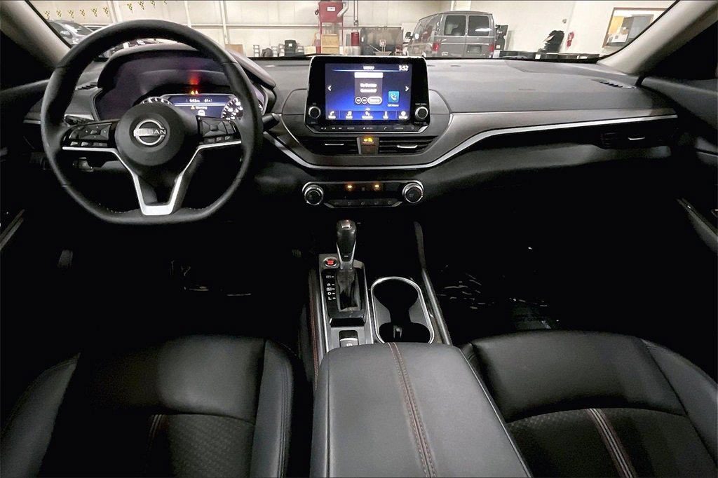 Used 2025 Nissan Altima 2.5 SR image 14