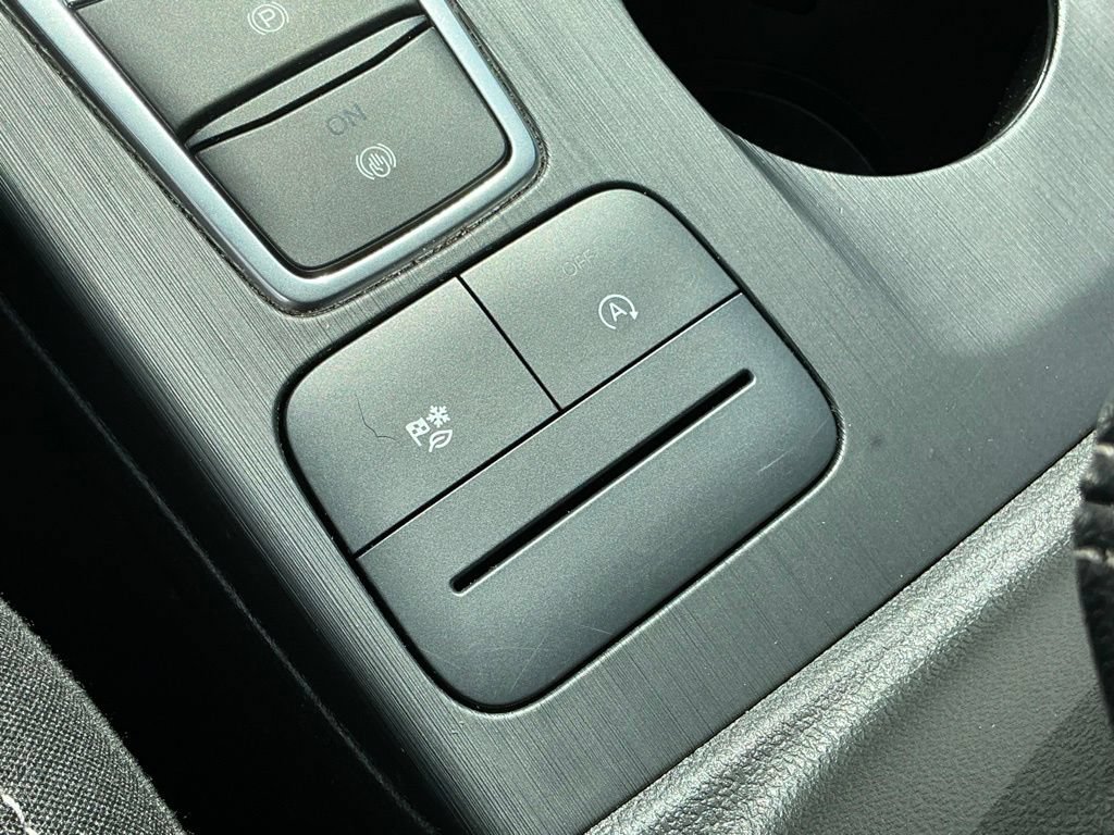Certified 2025 Ford Escape Active FWD image 32