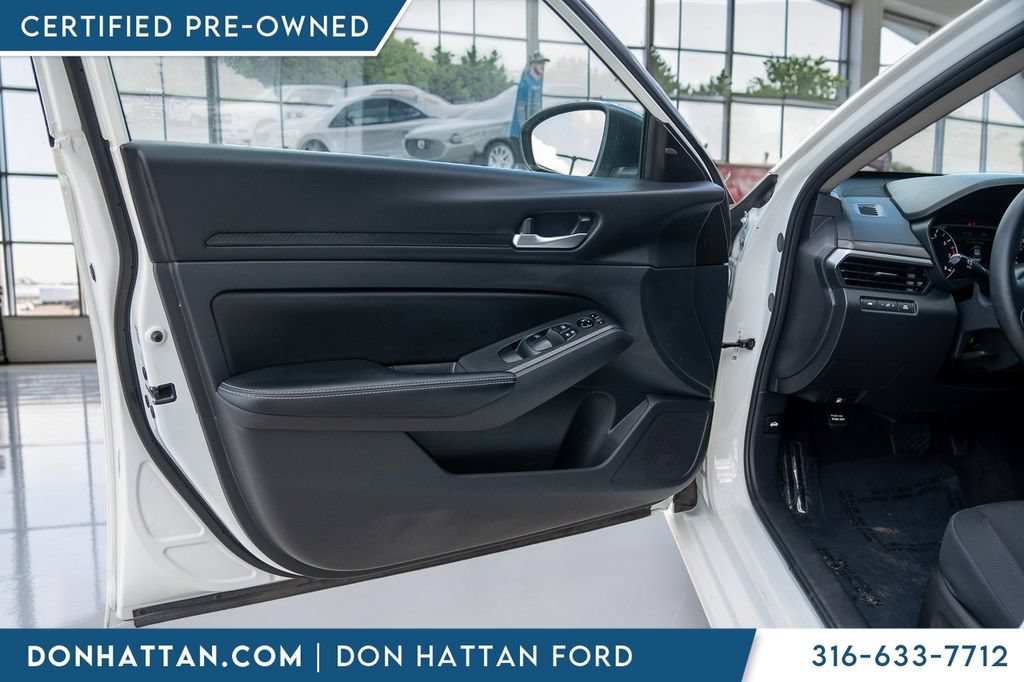 Used 2025 Nissan Altima 2.5 SV FWD image 17