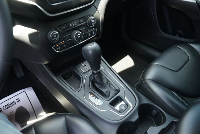 Used 2020 Jeep Cherokee Latitude Plus FWD image 29