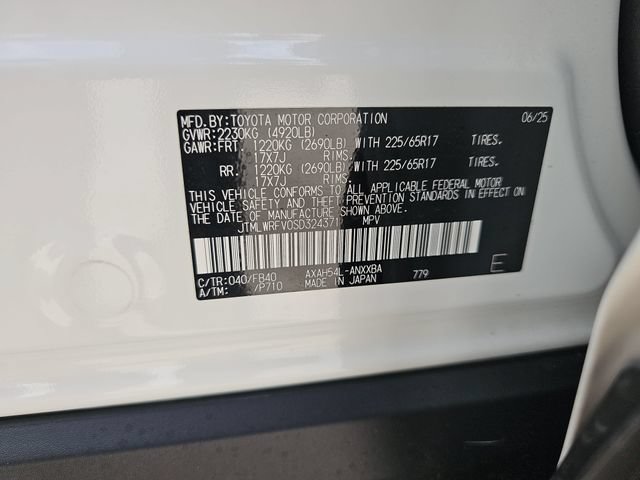 Used 2025 Toyota RAV4 LE AWD/4WD image 32
