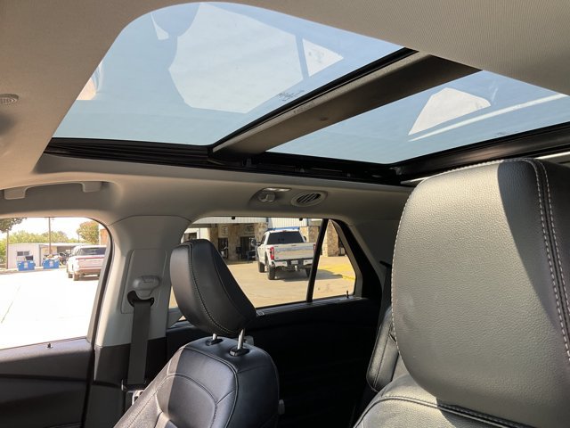 Certified 2023 Ford Explorer Limited w/ Limited Technology Package RWD image 9
