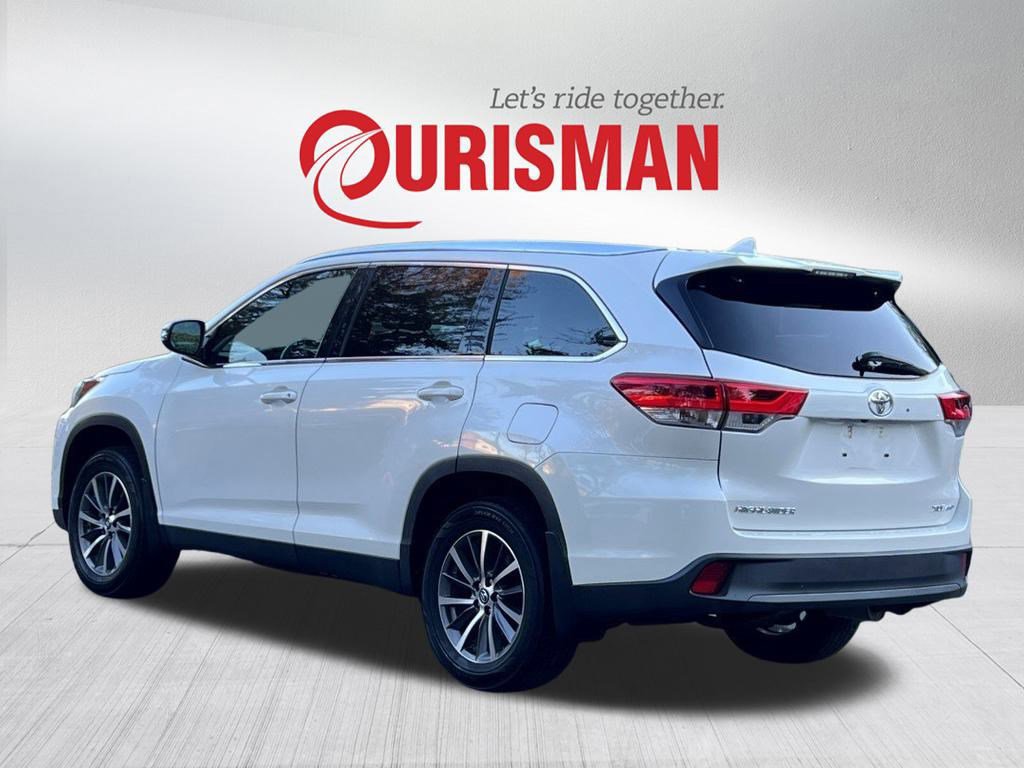 Used 2019 Toyota Highlander XLE image 3