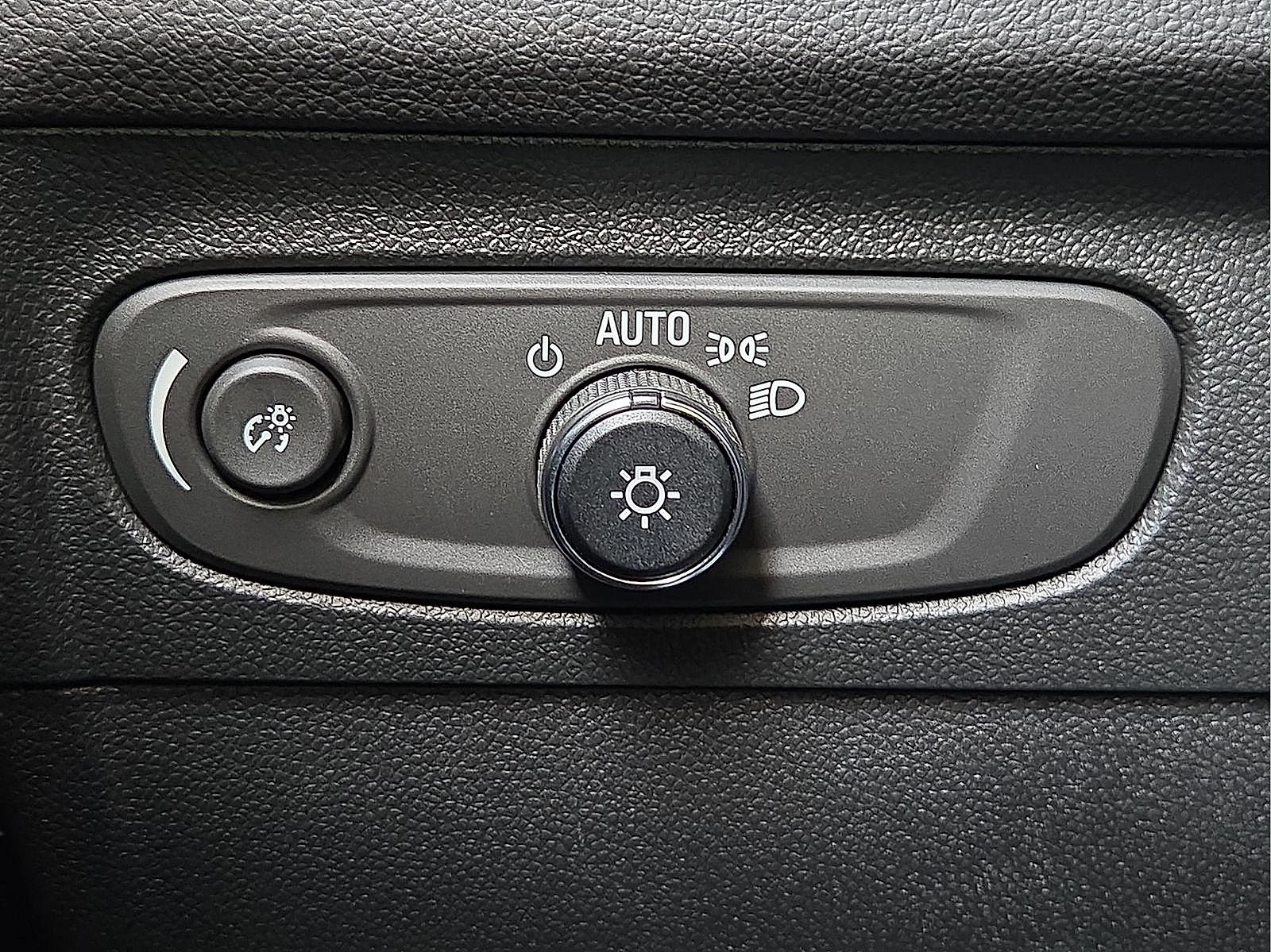 Used 2023 Buick Envision Preferred w/ Sport Touring Package AWD/4WD image 19