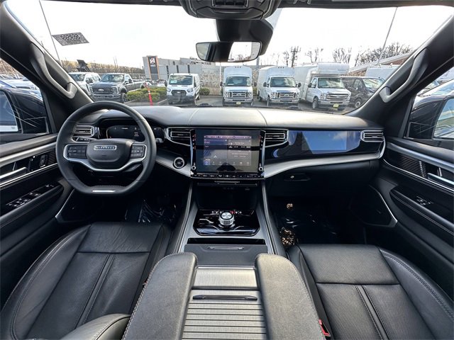 Used 2023 Jeep Wagoneer Series II image 3