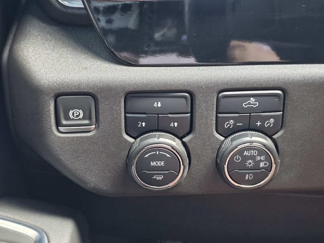 Used 2025 Chevrolet Silverado 2500 LT AWD/4WD image 19