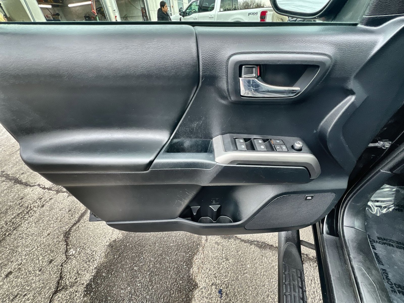 Used 2018 Toyota Tacoma Limited image 15