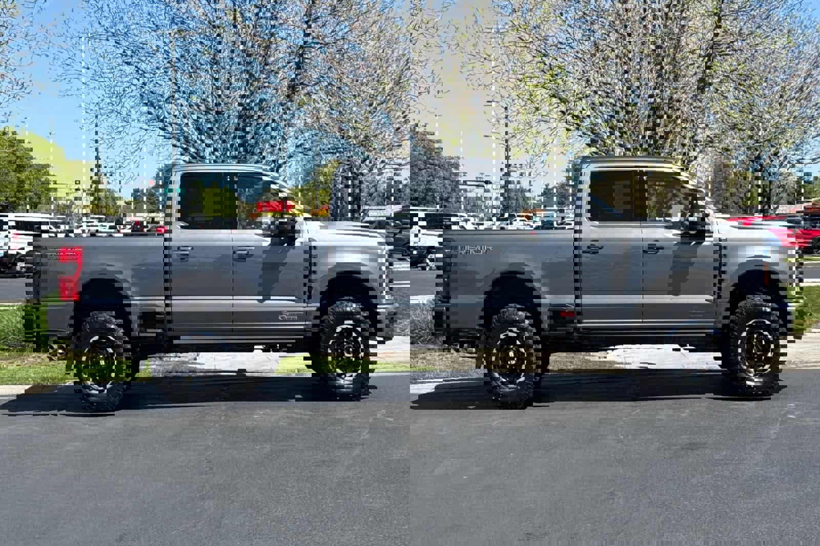 Certified 2025 Ford F350 Platinum w/ Tremor Off-Road Package image 8