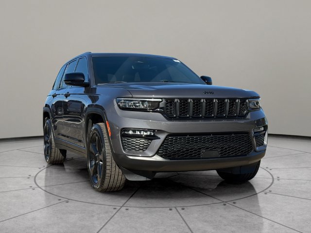 Used 2024 Jeep Grand Cherokee Limited w/ Black Appearance Package AWD/4WD image 14