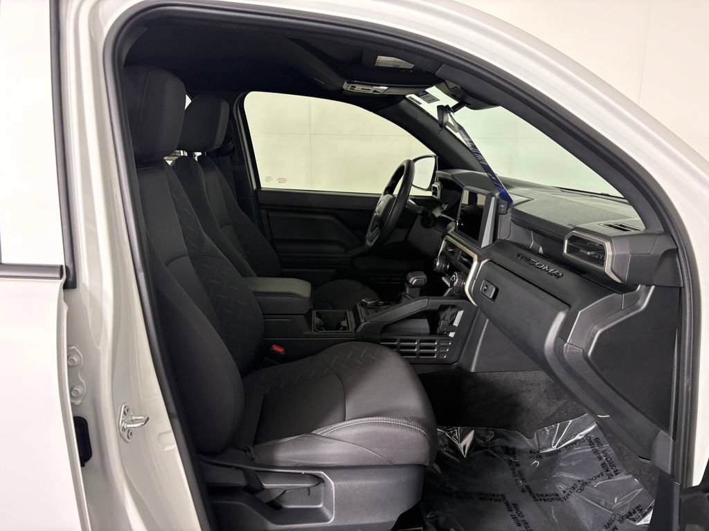 Used 2025 Toyota Tacoma SR AWD/4WD image 33