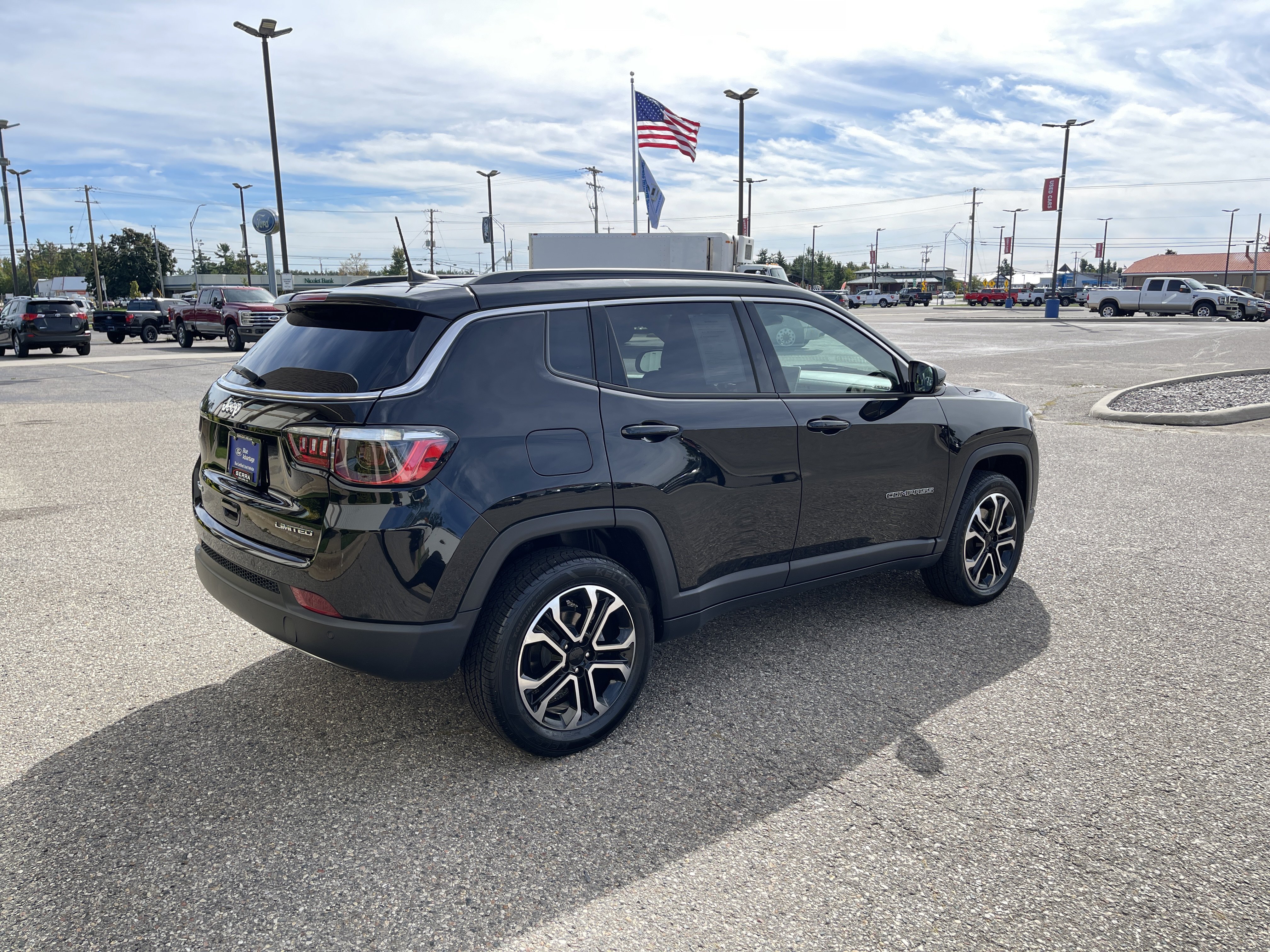 Used 2023 Jeep Compass Limited AWD/4WD image 3