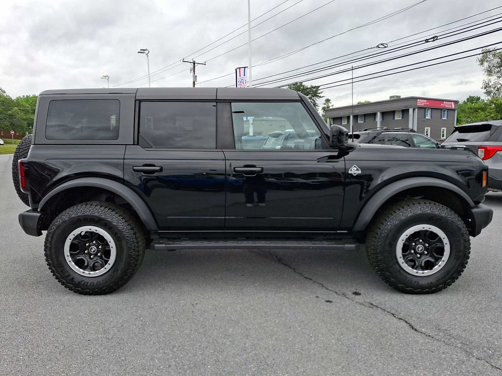 Certified 2023 Ford Bronco Outer Banks w/ Sasquatch Package AWD/4WD image 7