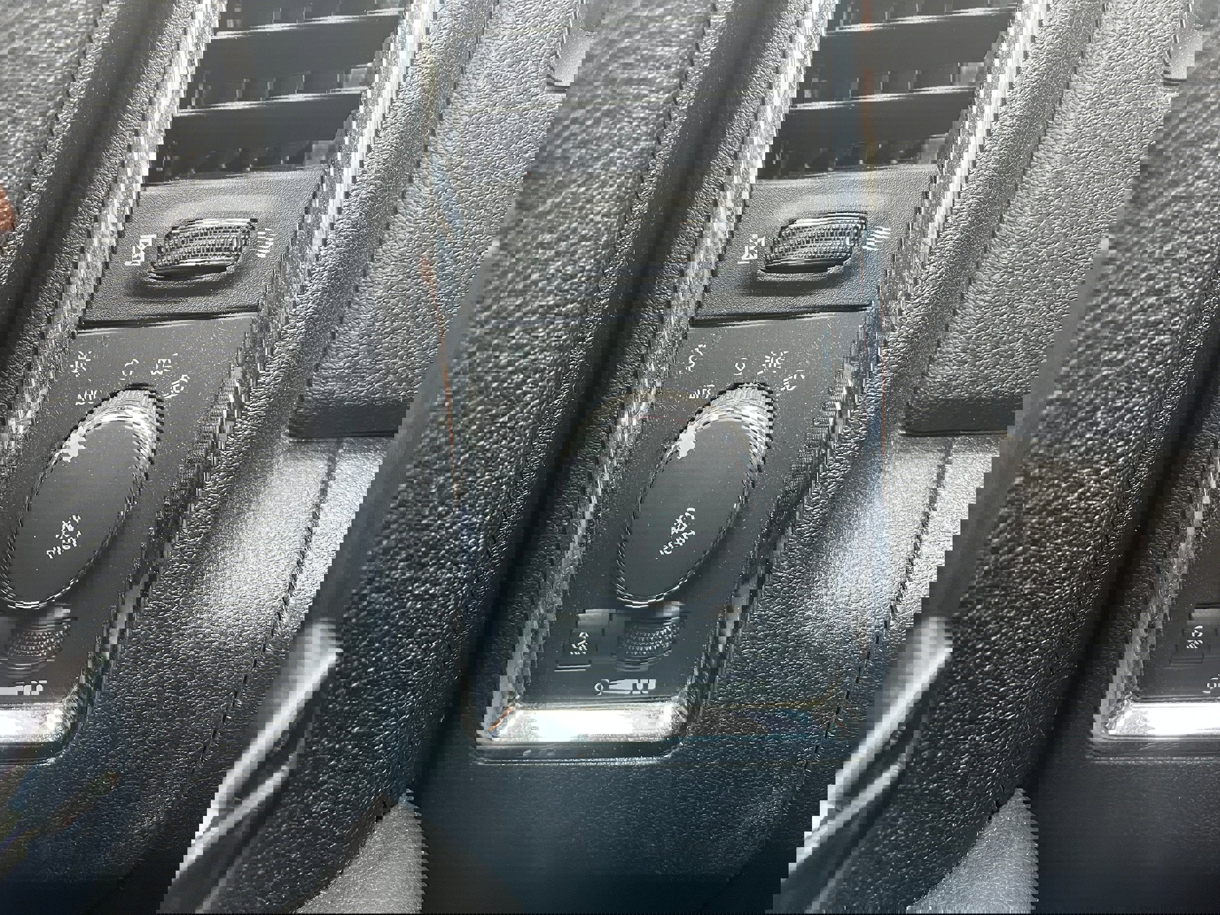 Used 2017 RAM 1500 Laramie w/ Convenience Group image 21