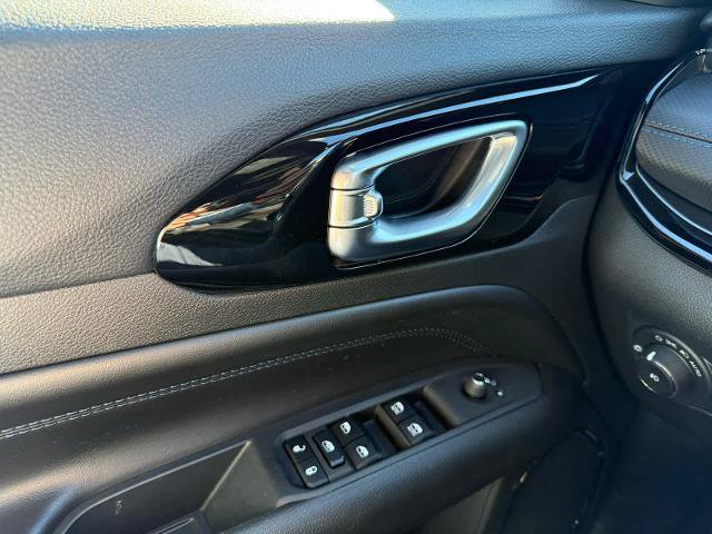 Used 2025 Jeep Compass Latitude w/ Convenience Group AWD/4WD image 25