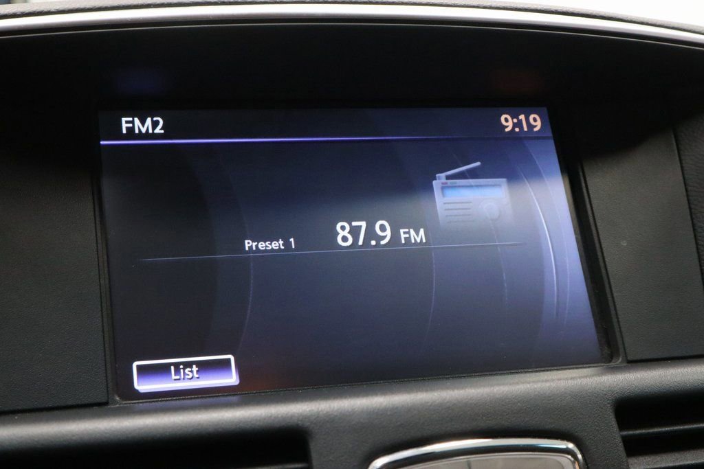 Used 2017 INFINITI Q70 3.7 w/ Technology Package image 31