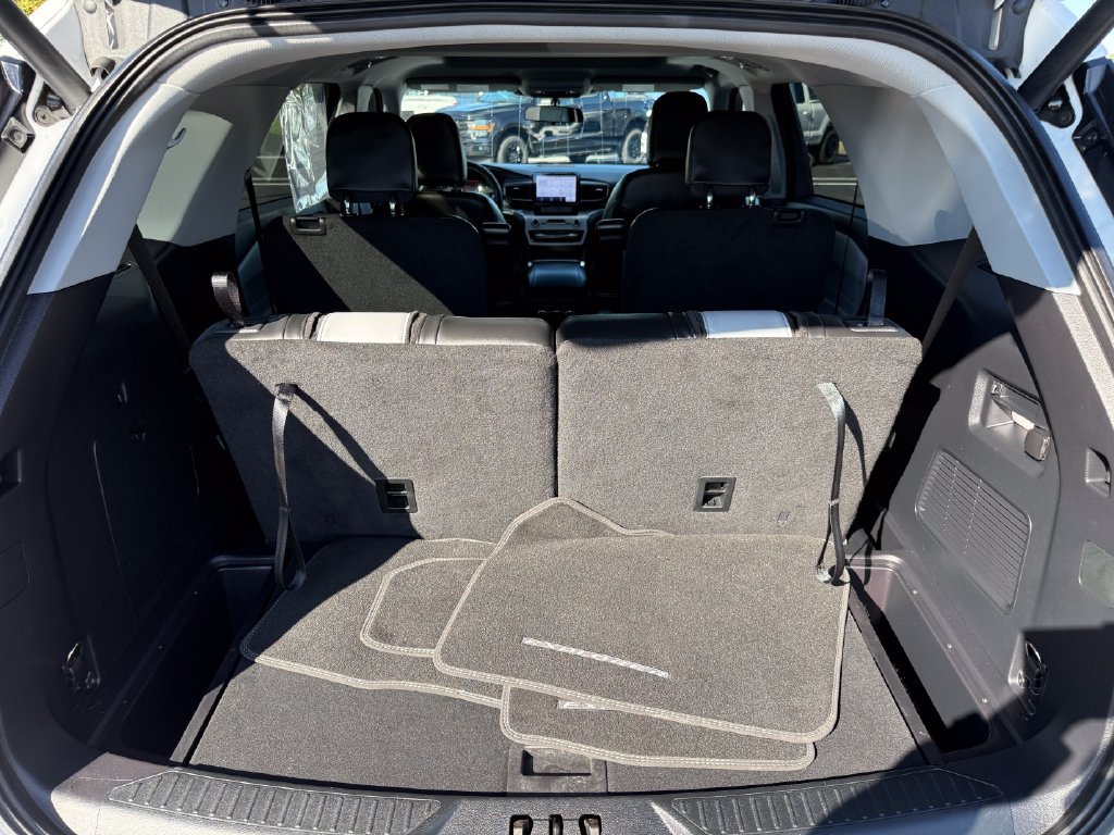 Certified 2021 Ford Explorer XLT w/ Equipment Group 202A AWD/4WD image 10