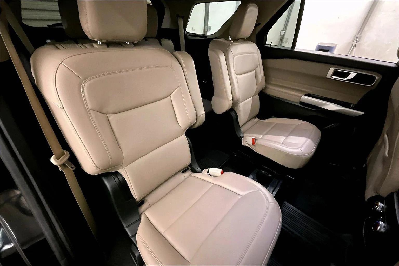 Certified 2021 Ford Explorer XLT w/ Equipment Group 202A image 26