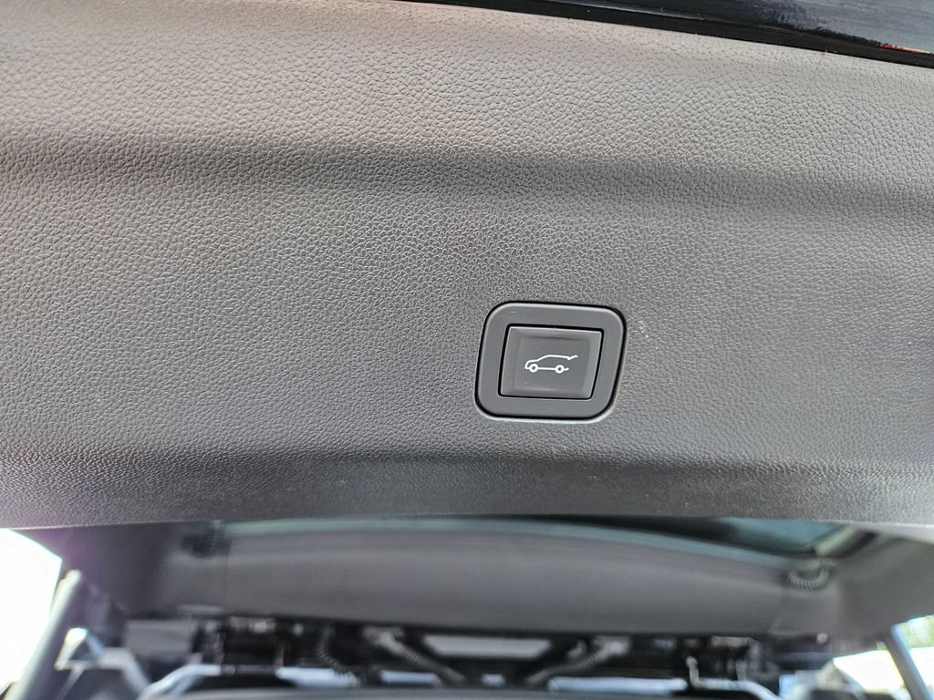 Used 2025 GMC Yukon AT4 Ultimate AWD/4WD image 18
