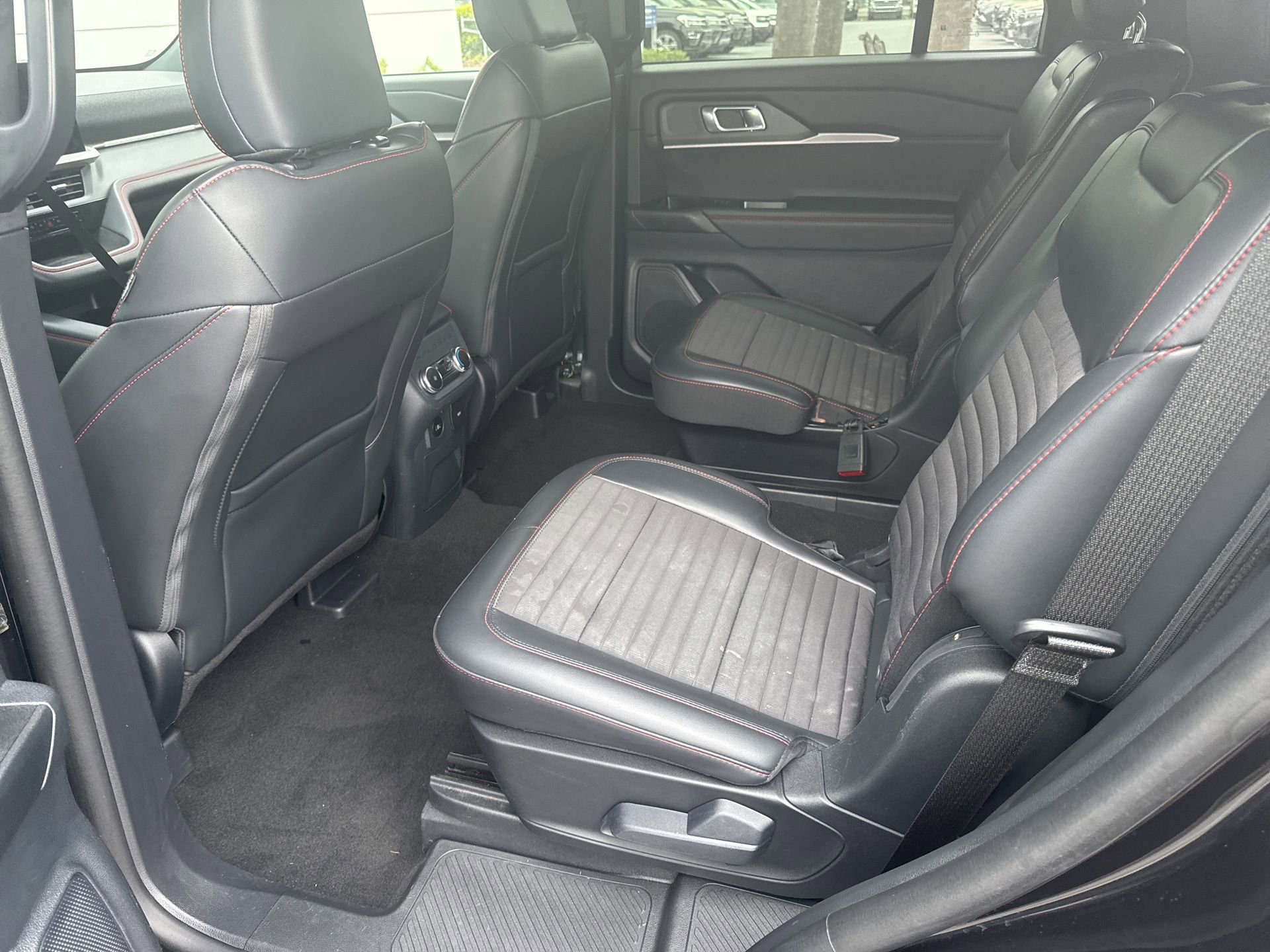 Certified 2025 Ford Explorer ST-Line image 11