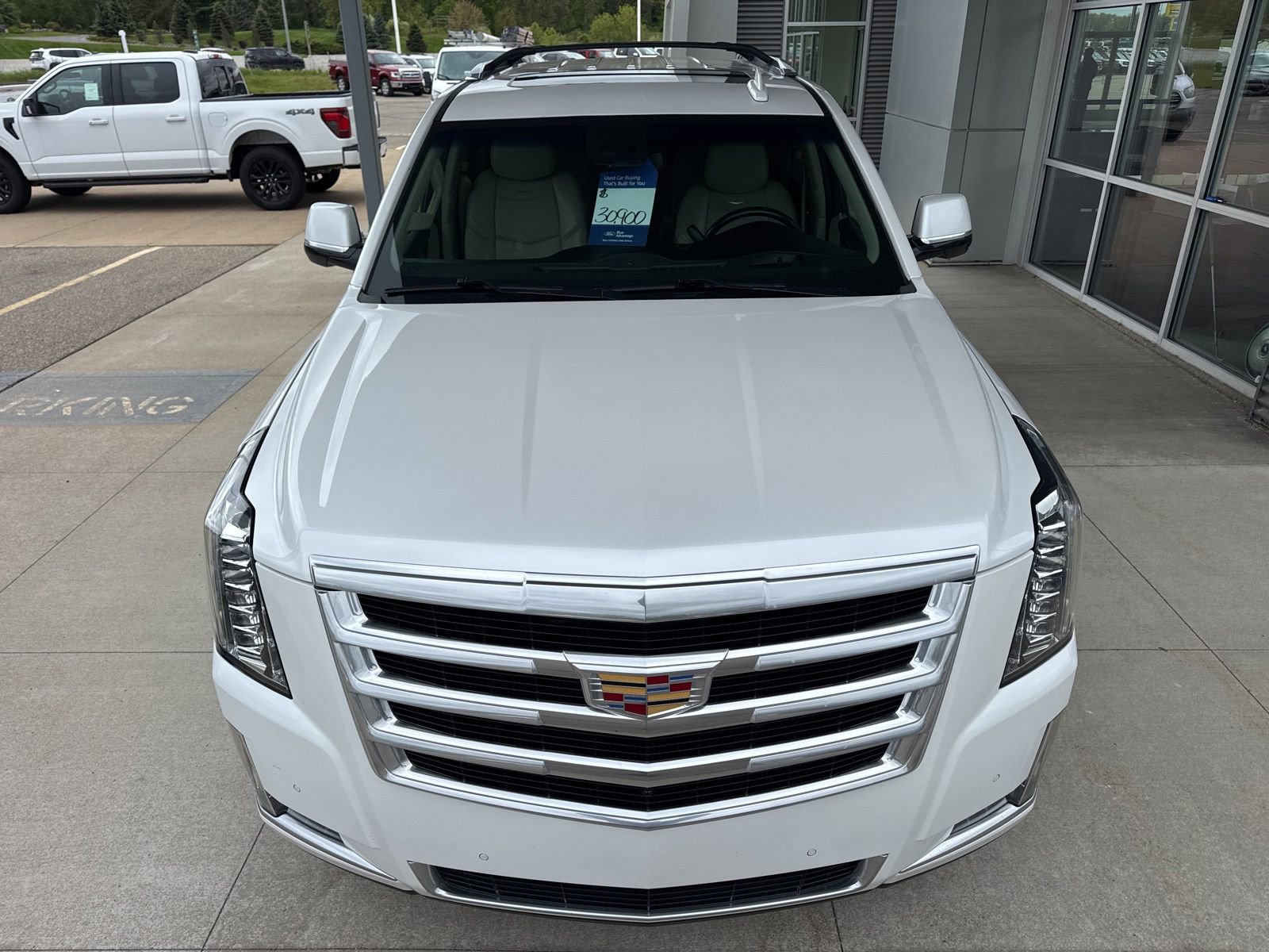 Used 2019 Cadillac Escalade Luxury AWD/4WD image 13