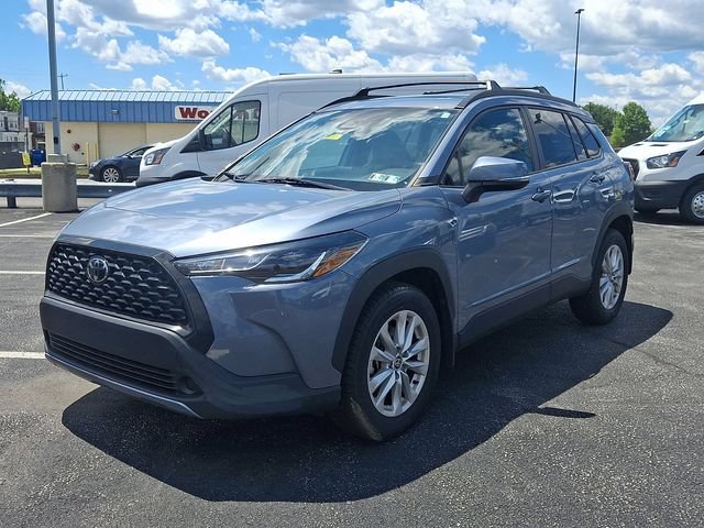 Used 2023 Toyota Corolla Cross LE w/ Moonroof Package FWD image 3
