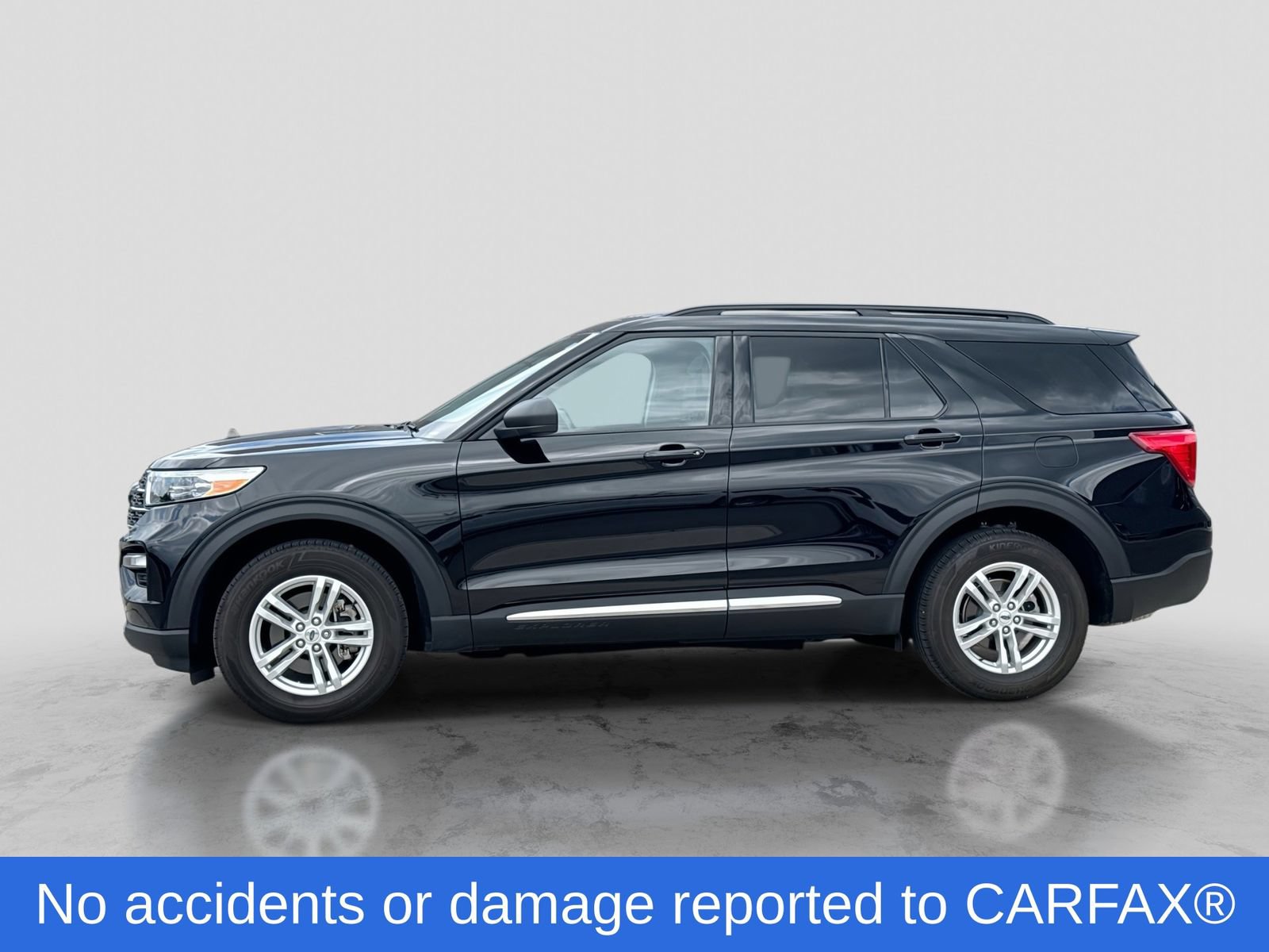 Certified 2023 Ford Explorer XLT w/ Equipment Group 202A AWD/4WD image 3