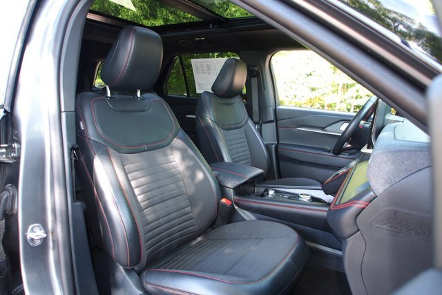 Certified 2025 Ford Explorer ST-Line w/ Premium Package AWD/4WD image 11